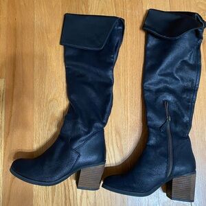 Hinge Black Knee-High Women's Boots